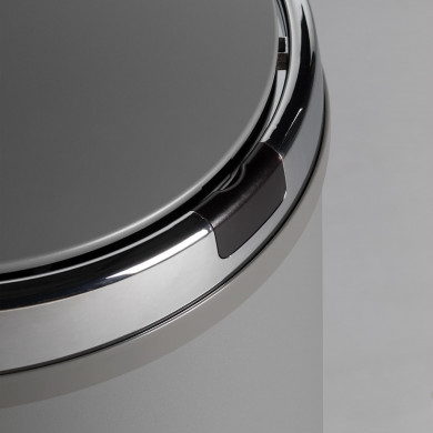 CUBO DE BASURA ALTO CIRCULAR SENSOR 42L. HIERRO NEGRO DAYRON CUBO DE BASURA ALTO CIRCULAR SENSOR 42L. HIERRO NEGRO DAYRON
