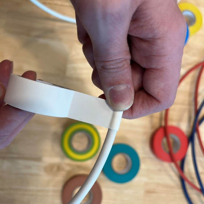 CINTA AISLANTE 20MX19mm (1 BLANCA/2 NEGRAS) 7hSevenOn RT.3